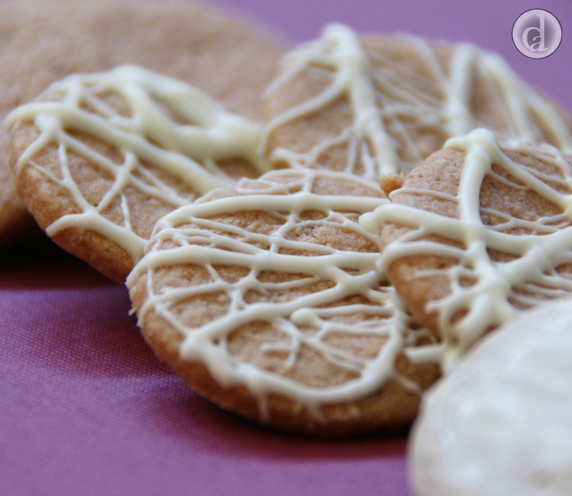 Berry Baci Base with white chocolate squiggles bbc100011