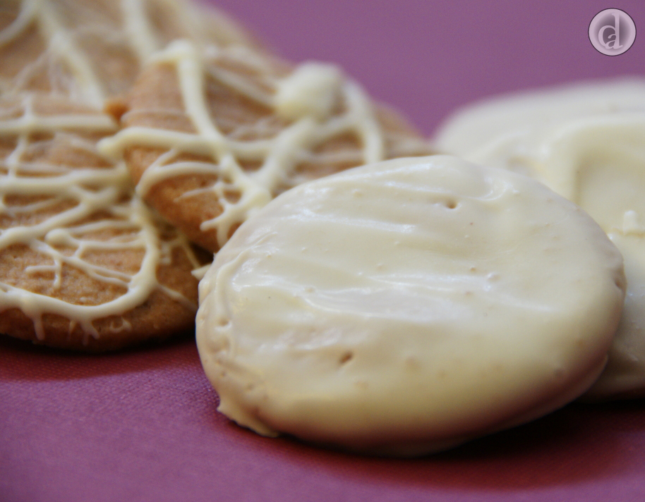 White chocolate coated Berry Baci Base bbc300011