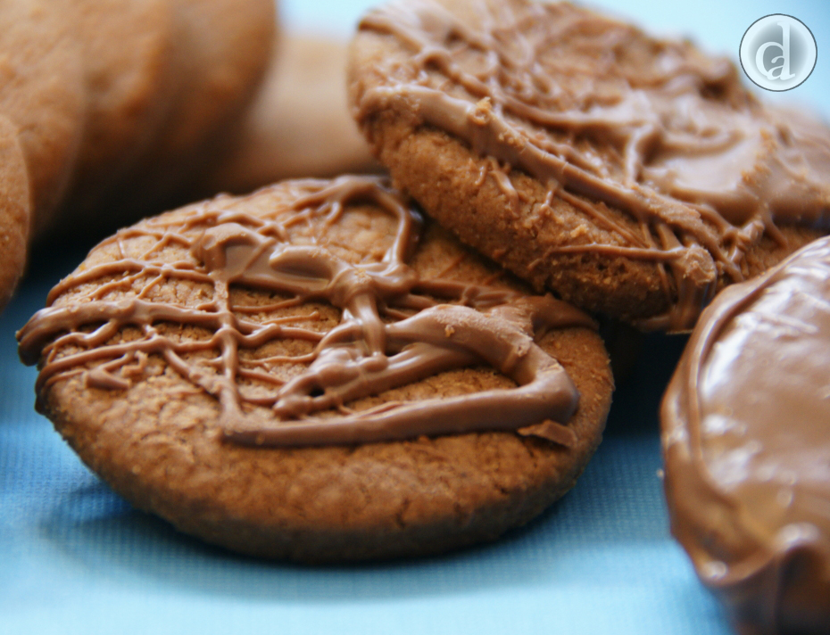 JPY with milk chocolate squiggles jpyc100011