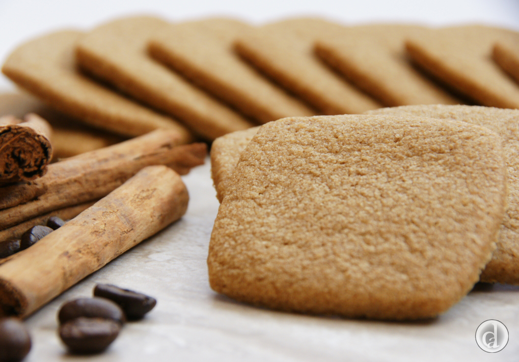 A cinnamon and coffee crunchy biscuit