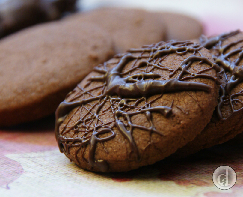 Delicious with dark chocolate squiggles tcchoc200011