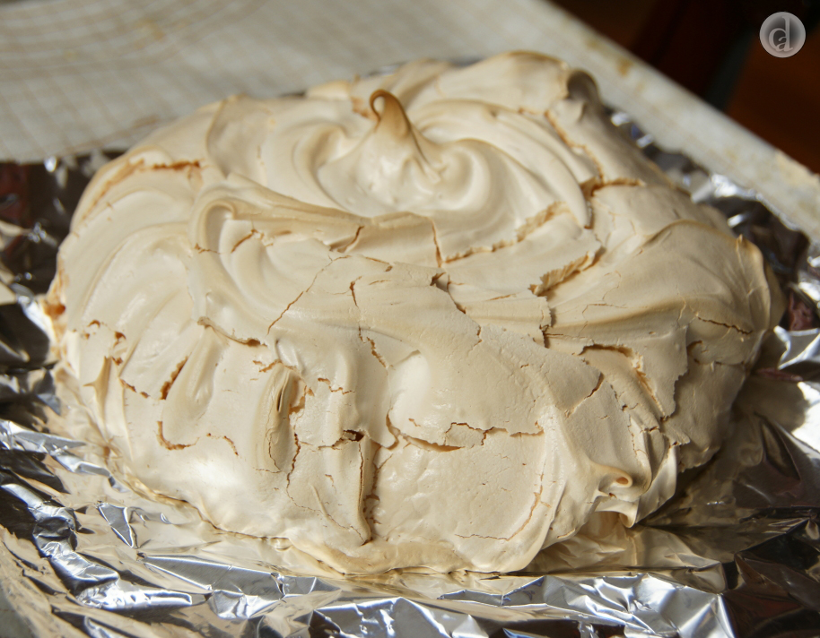 Cracked pavlova